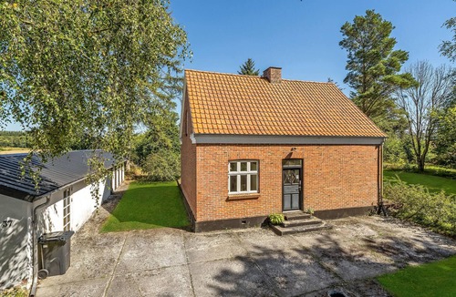 Tim House | Nice home in Tim with kitchen