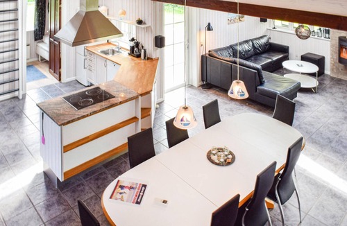 Hov House | Nice home in Tranekær with sauna