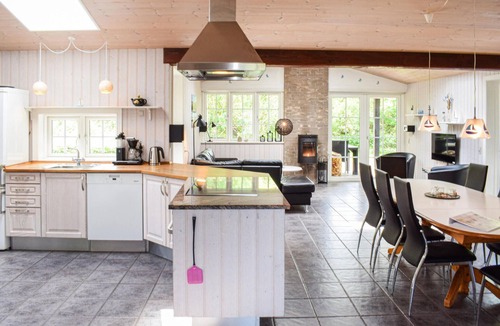 Hov House | Nice home in Tranekær with sauna