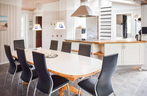 Hov House | Nice home in Tranekær with sauna