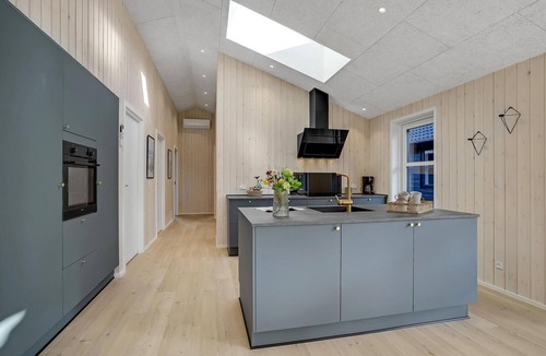 Sønder Nissum House | Nice home in Ulfborg with kitchen