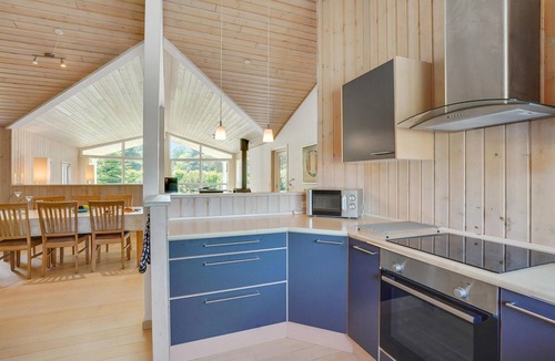Marielyst House | Nice home in Væggerløse with sauna