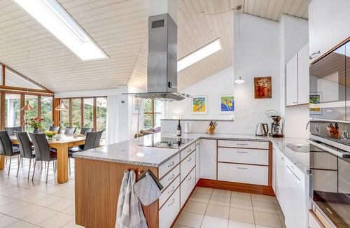 Bøtø By House | Nice home in Væggerløse with sauna