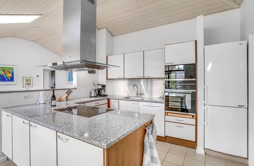 Bøtø By House | Nice home in Væggerløse with sauna