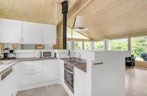 Marielyst House | Nice home in Væggerløse with sauna