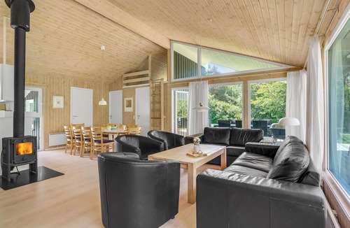 Marielyst House | Nice home in Væggerløse with sauna