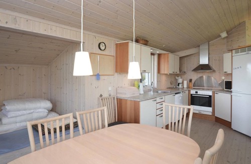 Marielyst House | Nice home in Væggerløse with sauna