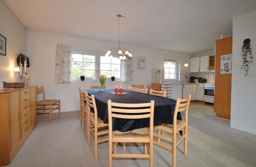 Bøtø By House | Nice home in Væggerløse with sauna