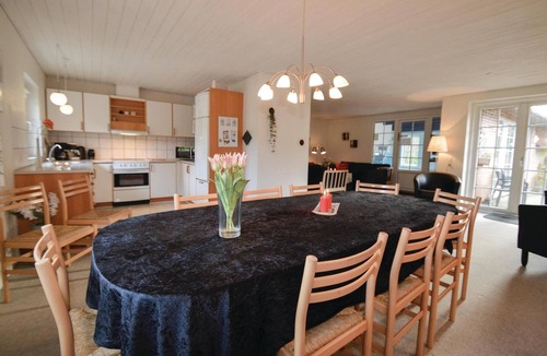 Bøtø By House | Nice home in Væggerløse with sauna