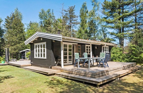 Bøtø By House | Nice home in Væggerløse with WiFi