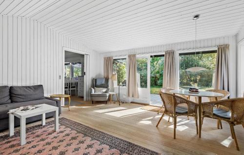 Holloselund House | Nice Home In Vejby With Wifi