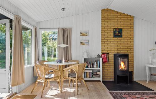 Holloselund House | Nice Home In Vejby With Wifi
