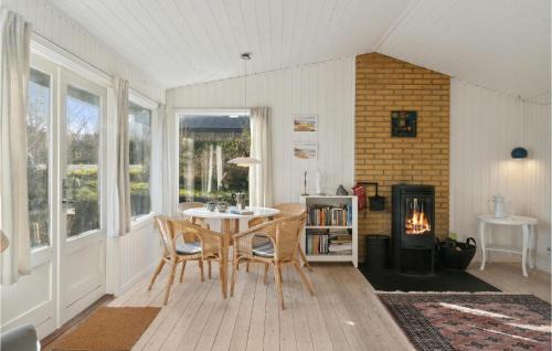 Holloselund House | Nice Home In Vejby With Wifi