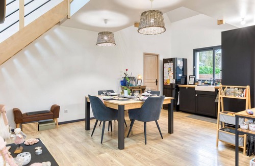 Venon House | Nice home in Venon with WiFi