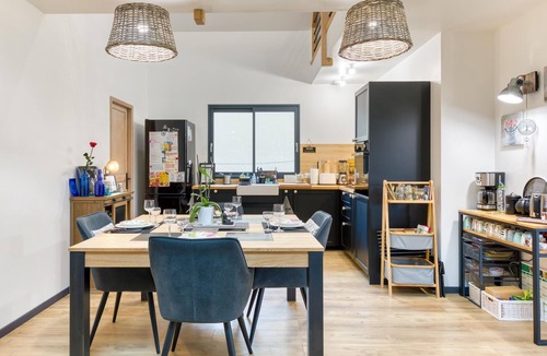 Venon House | Nice home in Venon with WiFi