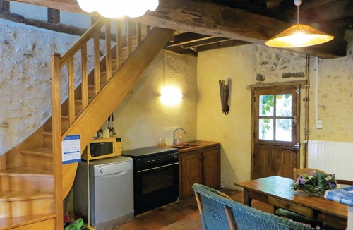 Vernie House | Nice home in Vernie with WiFi