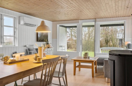 Vinderup House | Nice home in Vinderup with WiFi