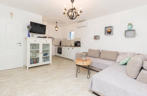 Zdrelac House | Nice home in Zdrelac with WiFi