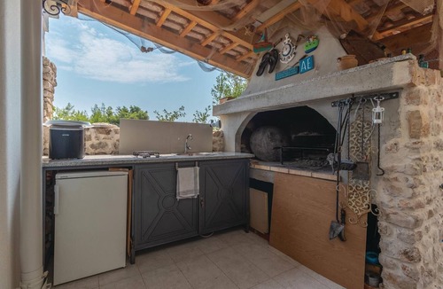 Zdrelac House | Nice home in Zdrelac with WiFi