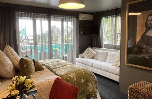 New Plymouth Cabin | Nice Hotel