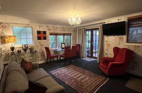 New Plymouth Cabin | Nice Hotel