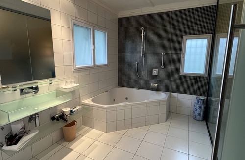 New Plymouth Cabin | Nice Hotel