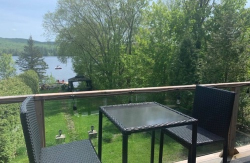 Lac-Sergent House | Nice house directly on the lake. Must be rented 31 days or more.