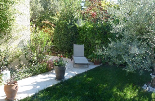Manosque House | Nice house in a quiet pool with greenery