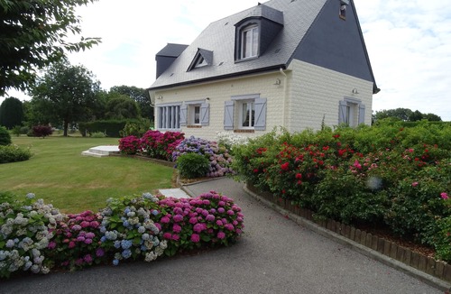 Verneusses Villa | Nice house with heated indoor pool