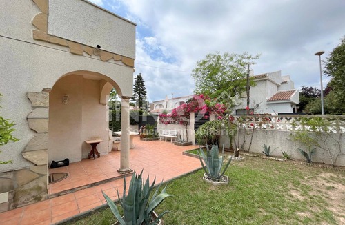 Cambrils Ski Chalet | Nice house with private garden