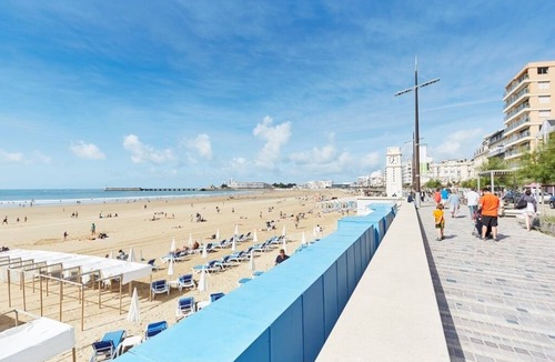 Chateau-d'Olonne Apartment | Nice large 2 bedroom apartment with all comfort, quiet, top floor.
