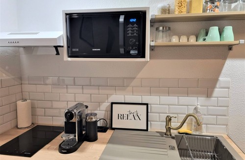 Charbonnieres-les-Bains Apartment | Nice little house with garden