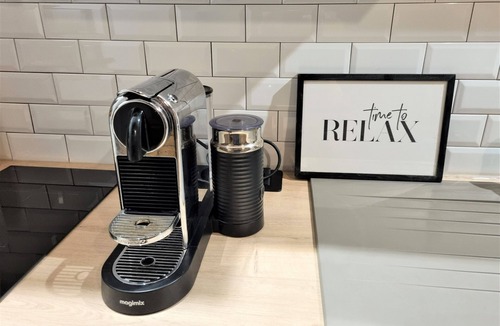 Charbonnieres-les-Bains Apartment | Nice little house with garden