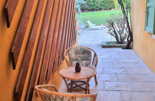 Charbonnieres-les-Bains Apartment | Nice little house with garden