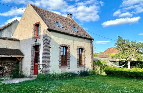 Champlay Cottage | Nice little cozy cottage, ideal for a romantic stay