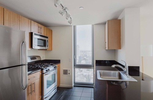 Hunters Point Apartment | Nice Long Island City 1BR w/A/C, Elev & Laundry, by Blueground
