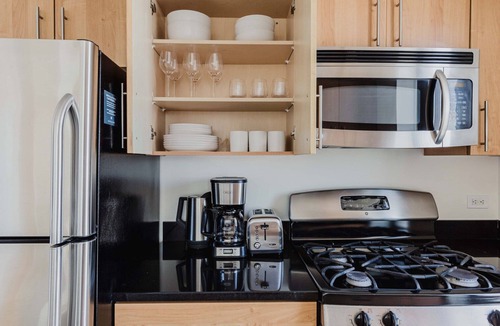 Hunters Point Apartment | Nice Long Island City 1BR w/A/C, Elev & Laundry, by Blueground