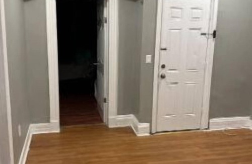 Elizabeth Apartment | Nice Modern 3BR 1BA - W Backyard