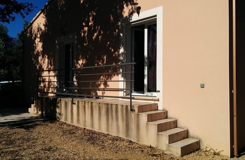 Suze-la-Rousse Apartment | Nice nice studio for lovers or friends