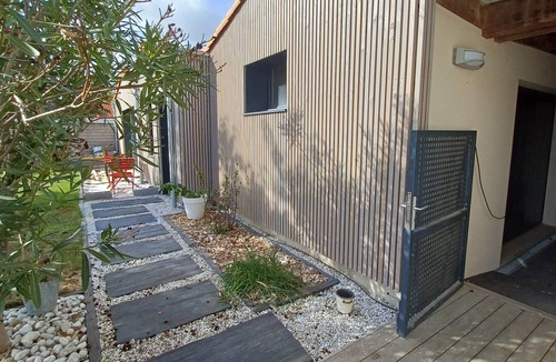 Le Bignon Apartment | Nice outbuilding!