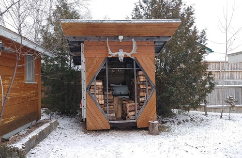 Benny House | Nice Private 2 Bedroom w Lakeside Sauna Gazebo