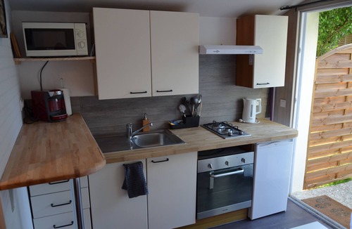 Ouistreham House | Nice quiet studio in a private garden