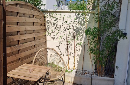 Ouistreham House | Nice quiet studio in a private garden