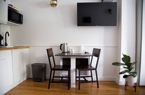 Quartier de la Monnaie Apartment | Nice renovated AC studio in Saint Germain