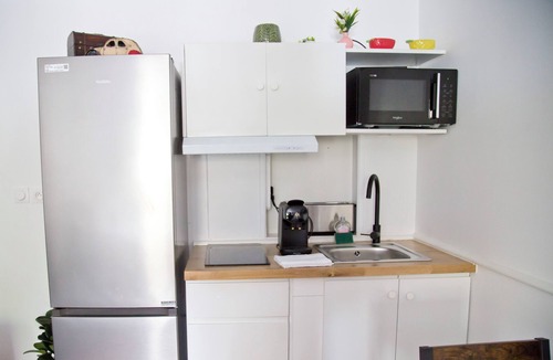 Quartier de la Monnaie Apartment | Nice renovated AC studio in Saint Germain
