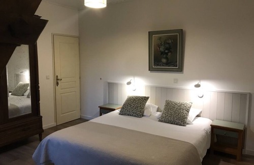 Chalais Bed & Breakfast | Nice room (1/4) in the old farm: