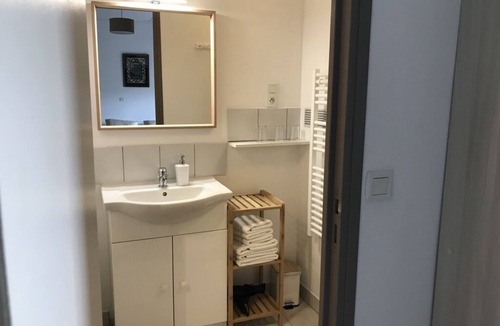 Chalais Bed & Breakfast | Nice room (1/4) in the old farm: