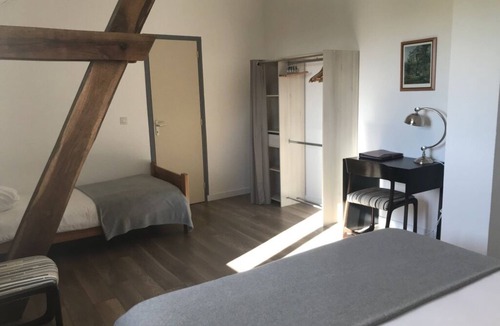 Chalais Bed & Breakfast | Nice room (2/4) in the old farm