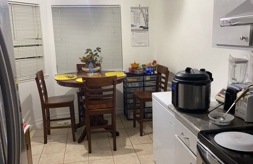 Richmond House | Nice room with shared bathroom