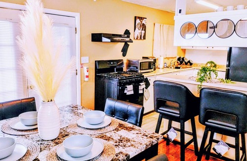 Kansas City House | Nice Spacious 3 Bedroom 2 Bathroom Ranch Home